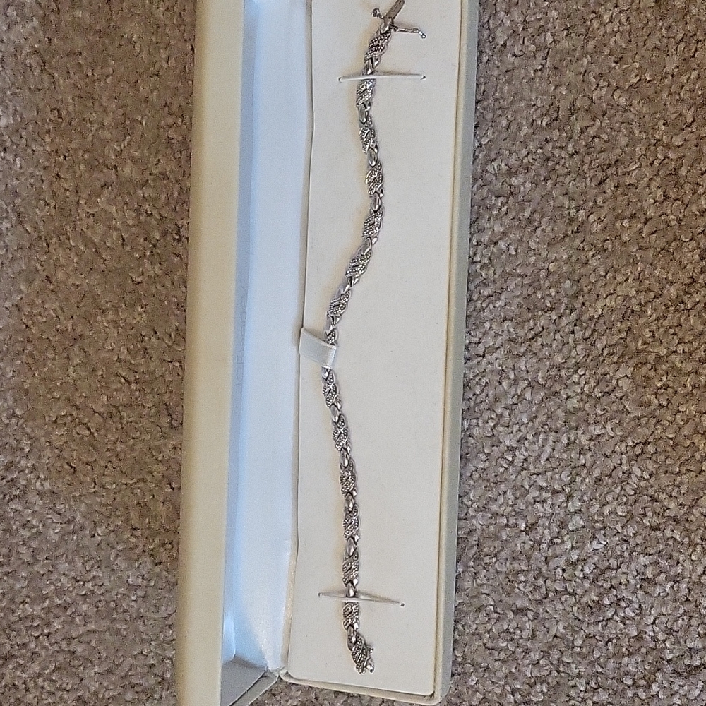 Tennis bracelet